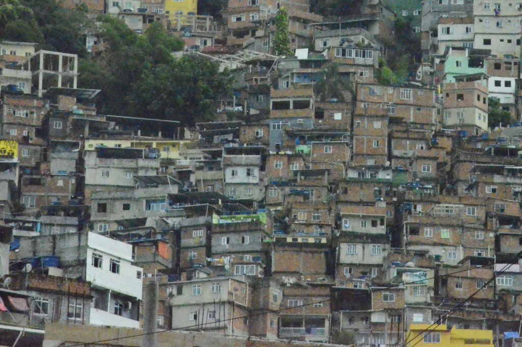 Número de favelas mais do que dobra em 35 anos
