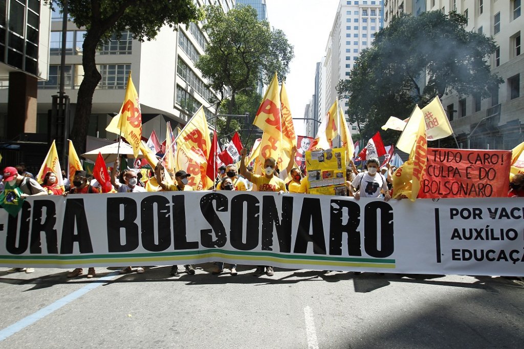 Capitais brasileiras registram protestos contra Bolsonaro