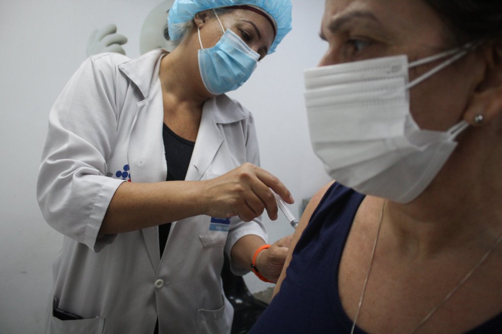 Rio de Janeiro fará evento-teste para verificar eficácia de vacinação contra Covid-19