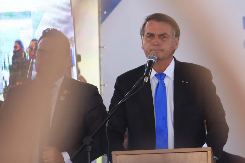 Bolsonaro sanciona privatização do metrô e lança Centro Nacional de Vacinas em BH