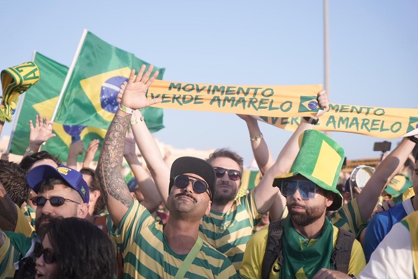 Veja a festa da torcida brasileira antes do jogo contra a Suíça