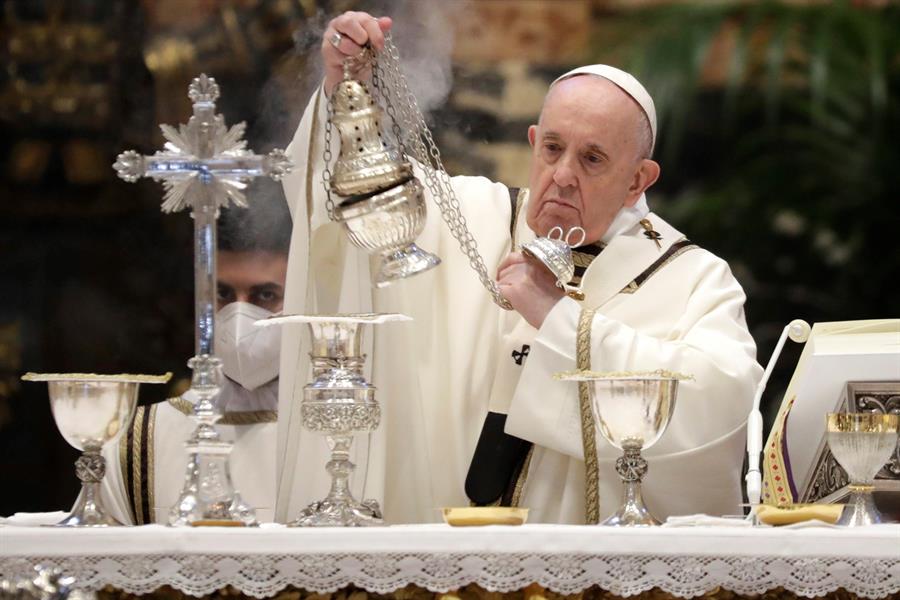 Devido à Covid-19, papa Francisco não realiza lava-pés e quebra tradição de Páscoa