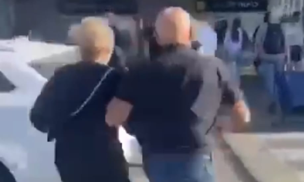 Pessoas correm em aeroporto de Israel após ataques do Hamas; assista