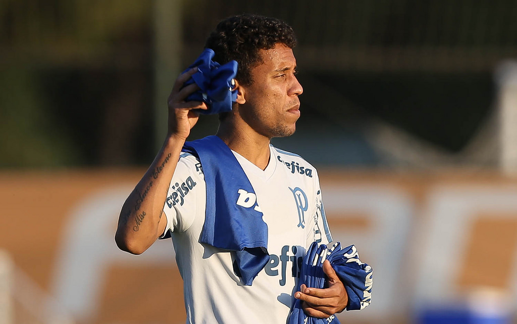 Marcos Rocha sofre lesão e desfalca Palmeiras em clássico contra o Corinthians 