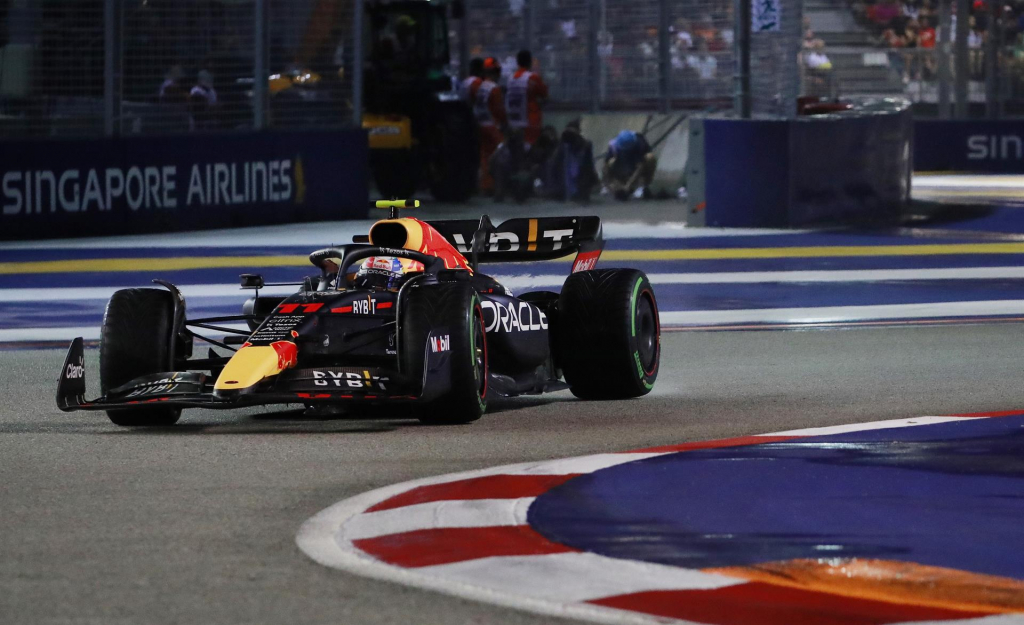 Sergio Pérez dá show, vence o GP de Cingapura e adia título de Max Verstappen na Fórmula 1 