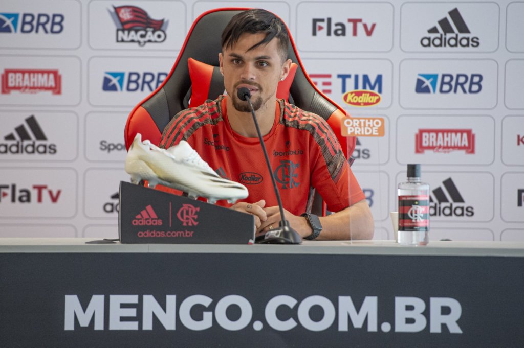 Michael descarta ser emprestado pelo Flamengo: ‘Sou reserva dos melhores atacantes do Brasil’