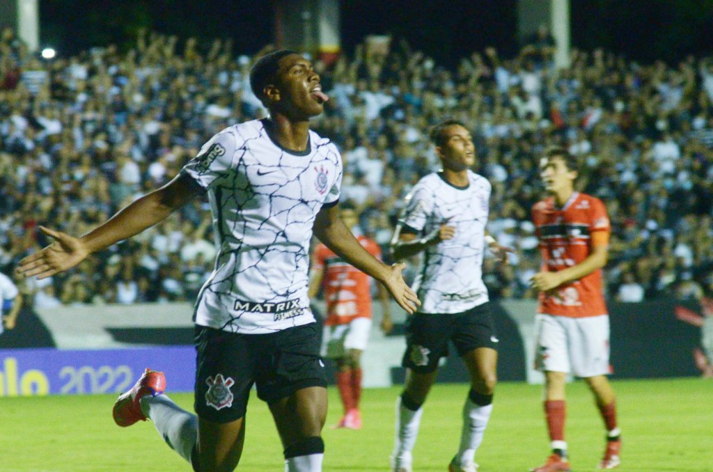 Corinthians faz 2 a 0 no River-PI e se classifica para a próxima fase da Copinha