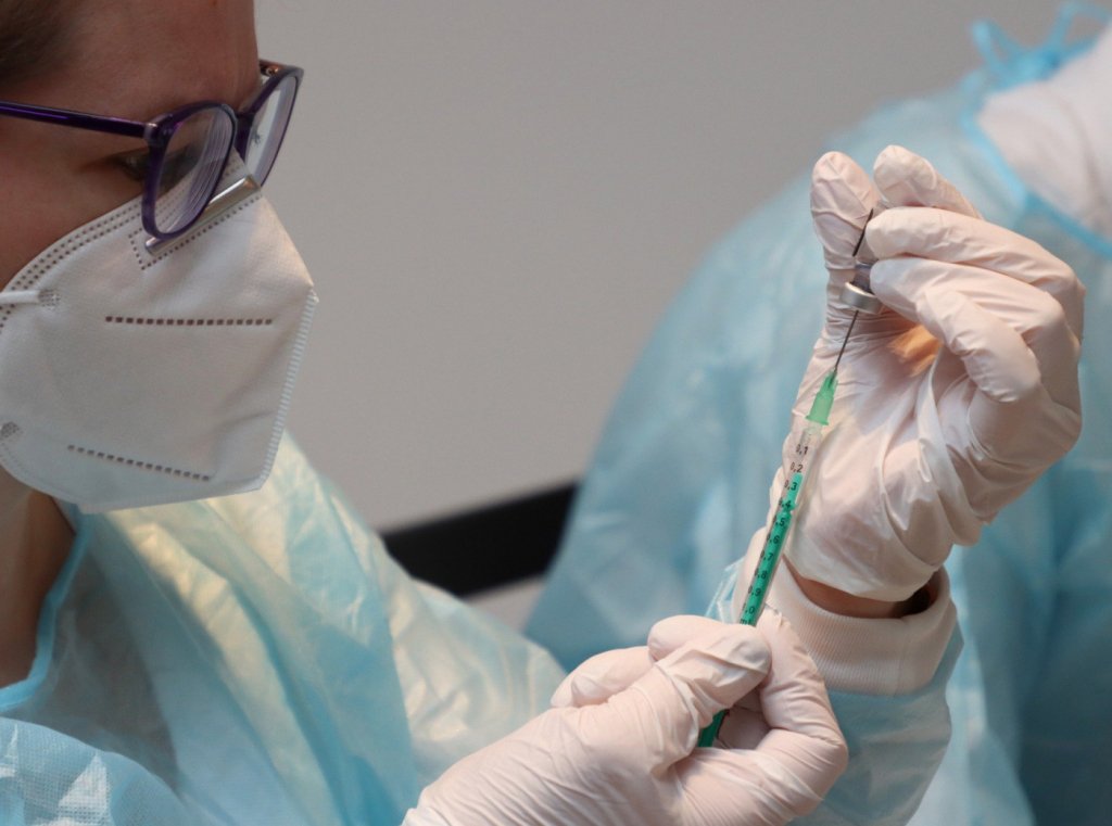 Vacinas vencidas foram aplicadas em 32 municípios, diz pesquisa
