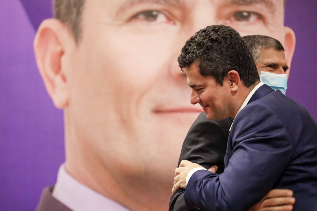 Ao lado de Moro, Santos Cruz se filia ao Podemos e critica ‘extremismo da esquerda e direita’