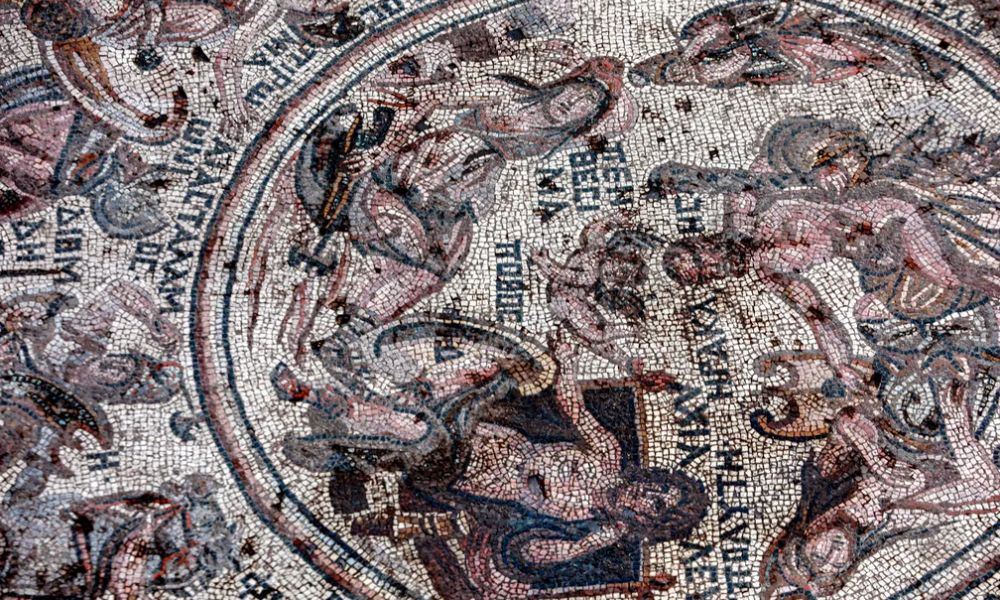 Arqueólogos encontram raro mosaico da era romana em antigo reduto rebelde na Síria