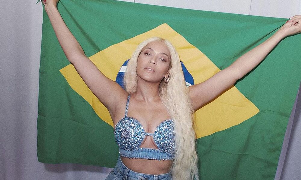 Fãs internacionais se revoltam após Beyoncé desejar feliz Natal exclusivo para Brasil