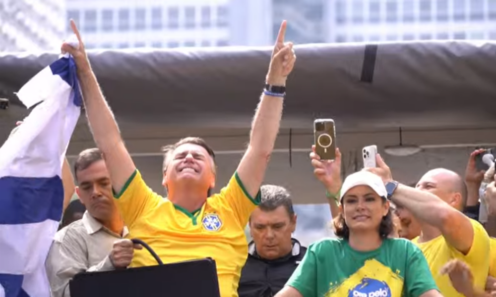 ‘Não desistam do nosso país’, diz Michelle Bolsonaro em oração na Paulista