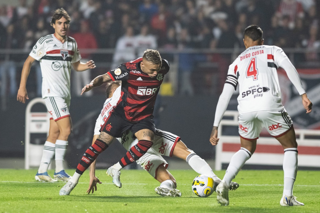 São Paulo e Flamengo estão empatados em duelos de mata-mata; veja retrospecto 