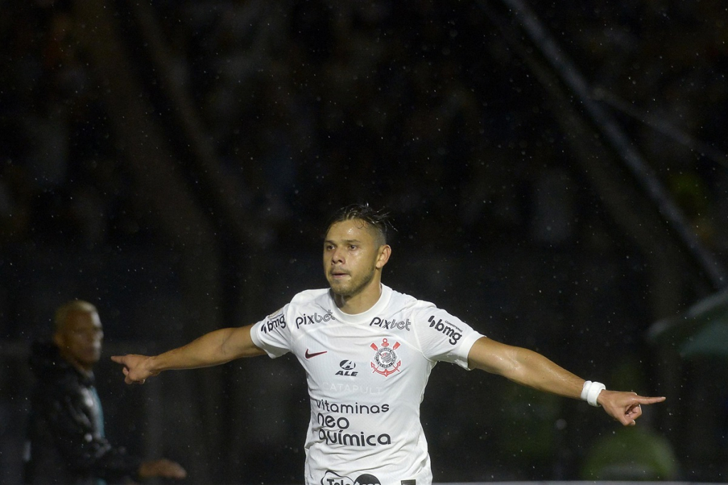 Corinthians vira sobre o Vasco e se distancia da zona de rebaixamento 