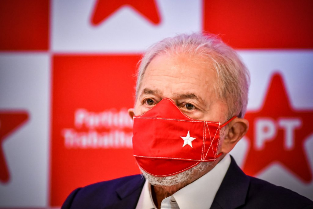 Em evento de aniversário do PT, Lula elogia Dilma e diz que acertos do partido foram maiores que erros