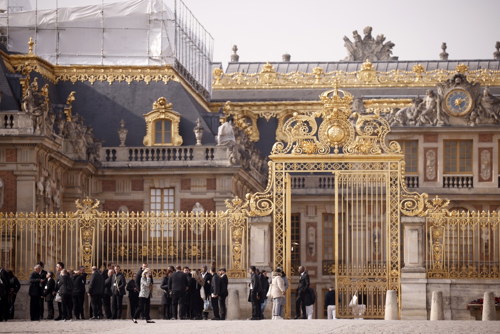 Palácio de Versalhes e aeroportos da França são novamente evacuados por alertas de bomba