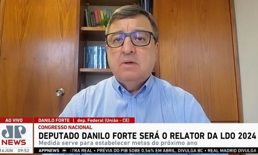 Deputado Danilo Forte diz que arcabouço fiscal pode possibilitar aumento do salário mínimo e isenção do IR