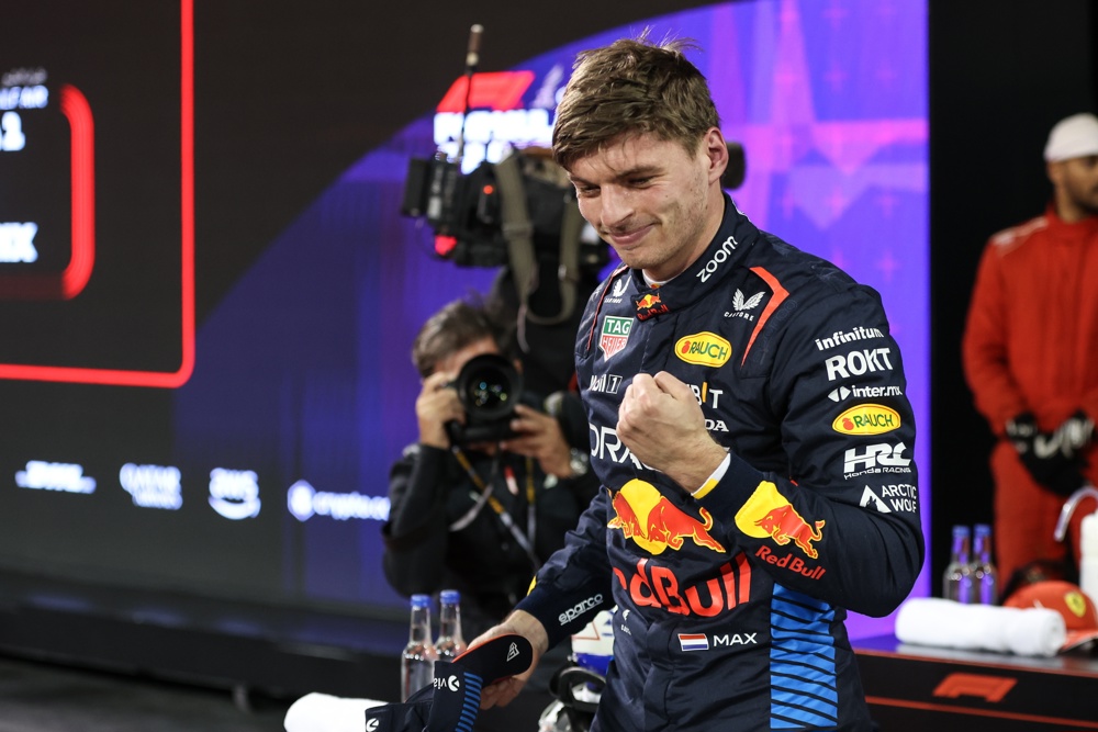 Max Verstappen renova contrato com a Red Bull para temporada 2025 