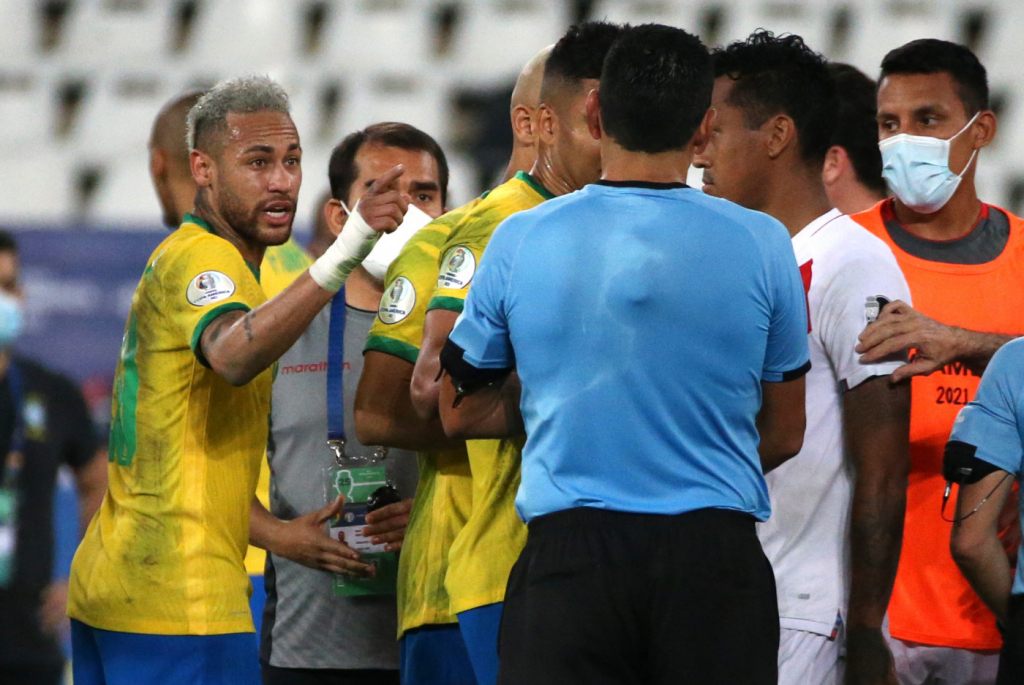 Neymar critica árbitro chileno e diz que quer enfrentar Argentina na final da Copa América