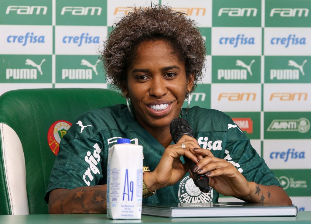 Jogadora da seleção brasileira pede desculpas após dizer que Paulo Gustavo vai para o inferno