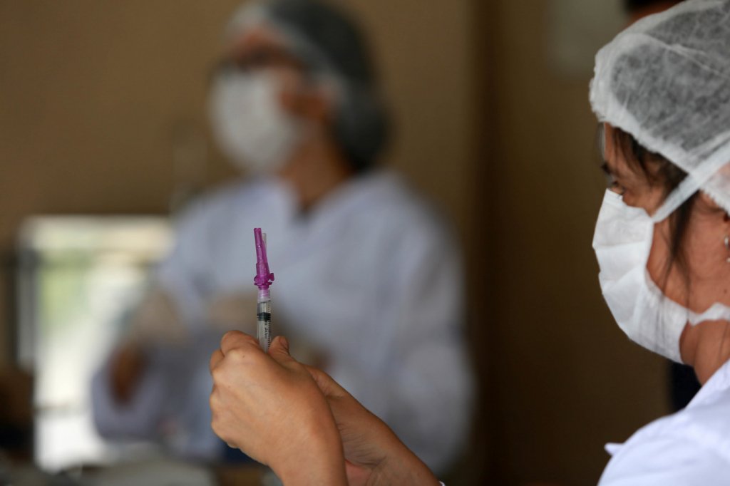 União Europeia pode começar vacinação contra Covid-19 em dezembro