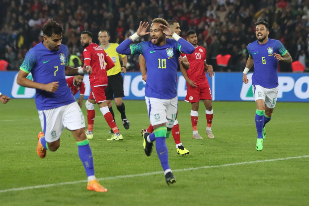 Em jogo quente e com caso de racismo, Brasil atropela Tunísia no último amistoso antes da Copa do Mundo