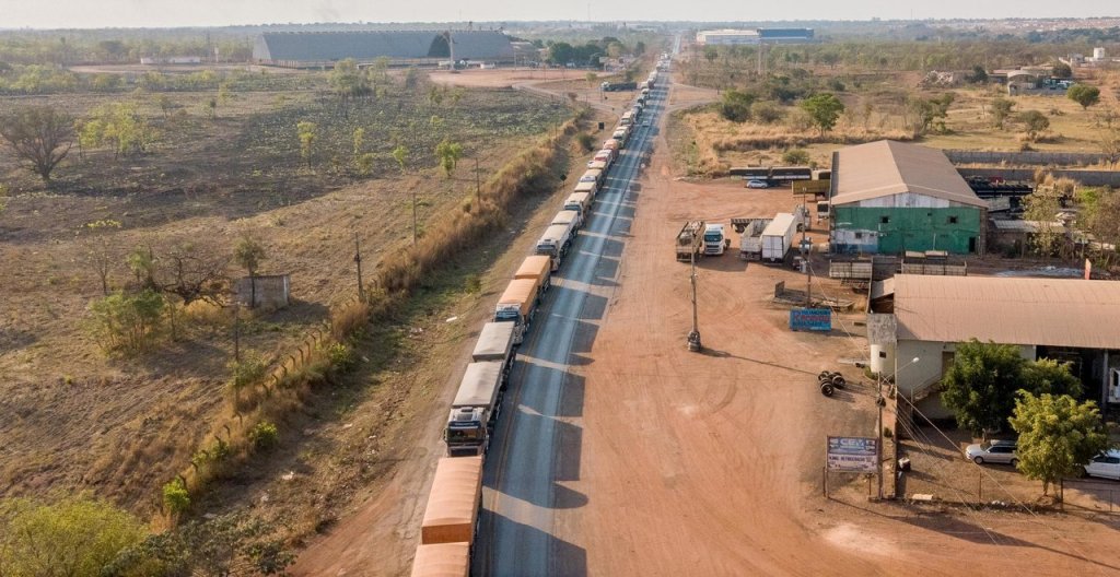 Bolsonaro grava áudio e pede liberação de estradas para caminhoneiros: ‘Prejudica os mais pobres’