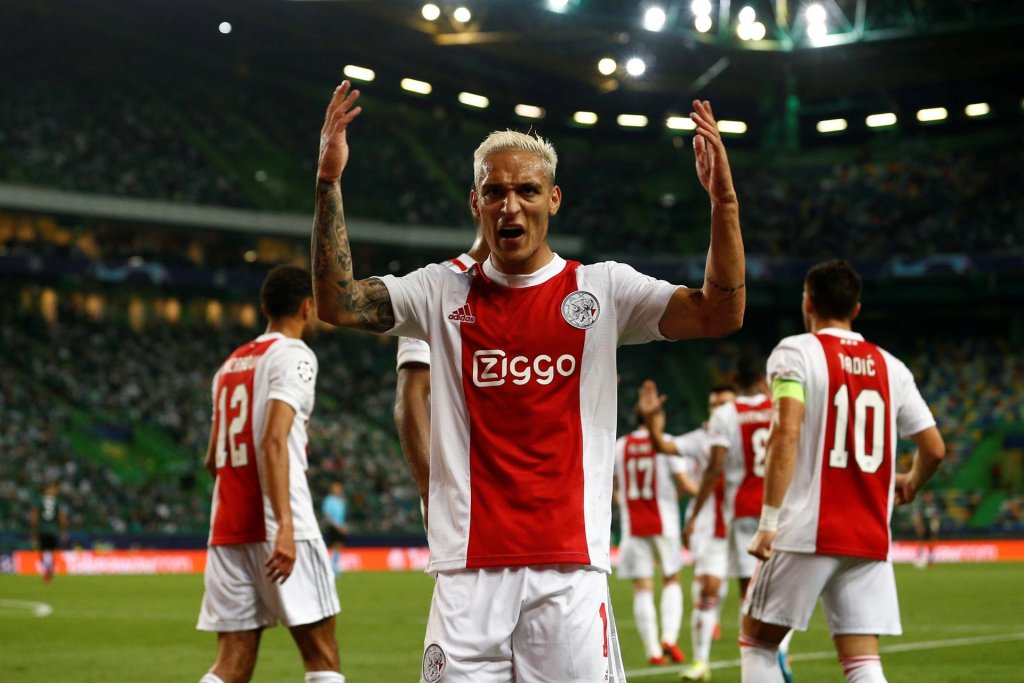 Antony dá três assistências e Ajax vence o Sporting por 5 a 1 na Liga dos Campeões