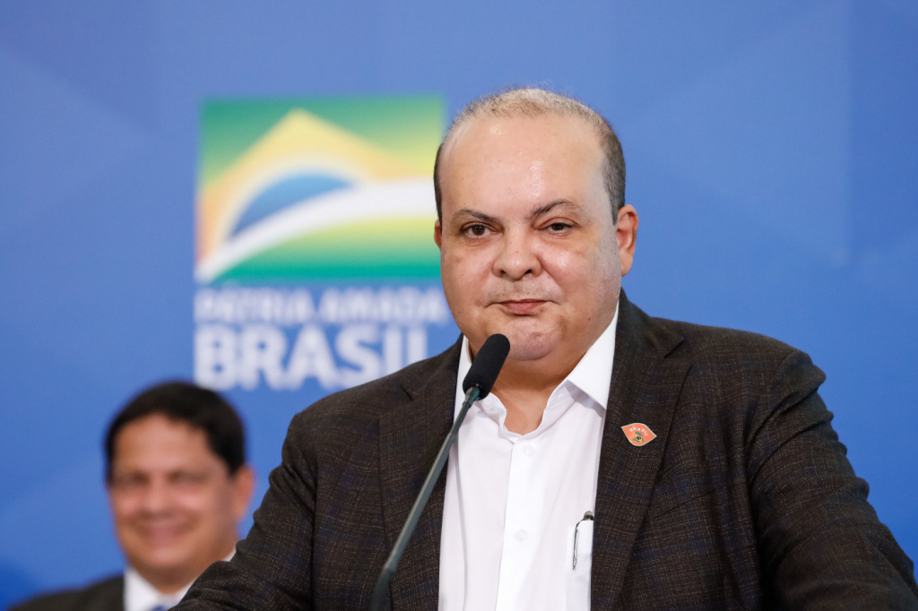 Ibaneis Rocha entrega celular à PF e busca apoio por volta ao cargo de governador do DF