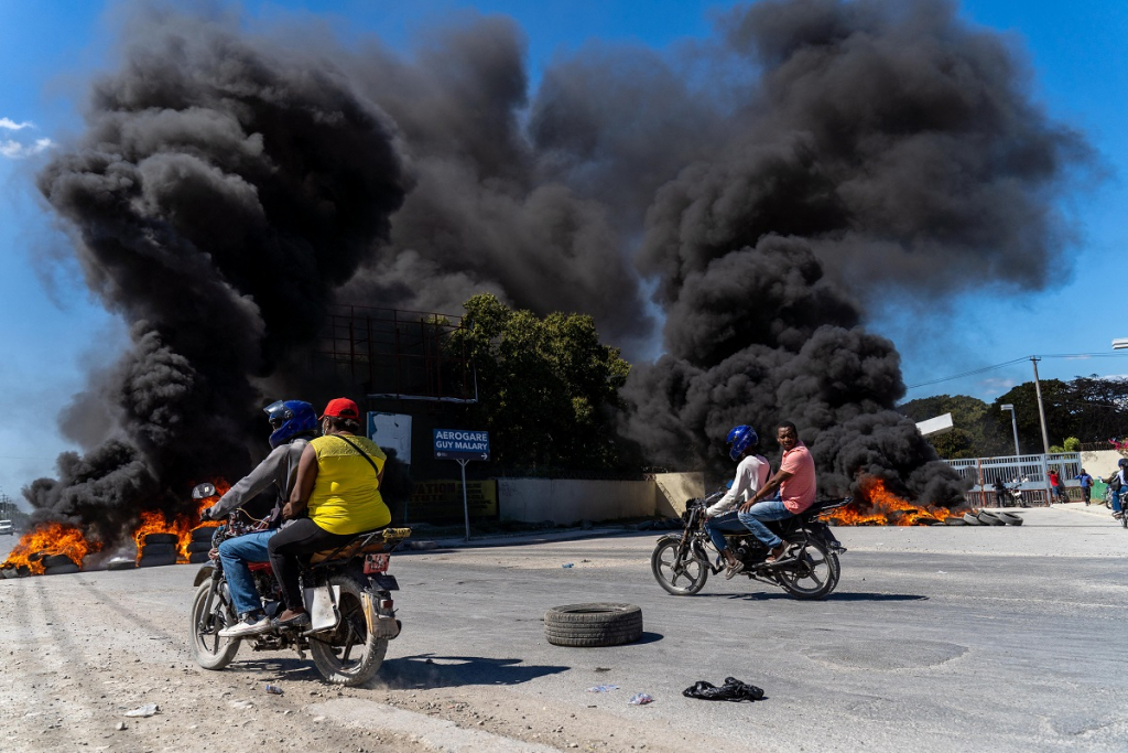 Insegurança no Haiti faz EUA ordenarem saída de funcionários do país