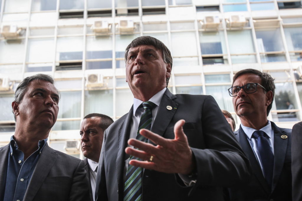 Bolsonaro nega possibilidade de recriação de ministérios