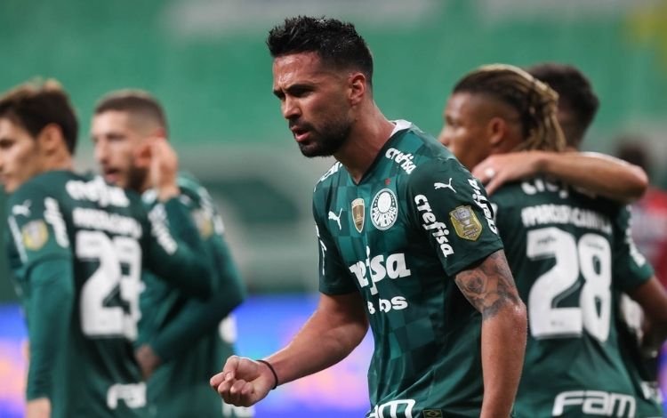 Palmeiras supera Athletico-PR após três derrotas no Brasileirão