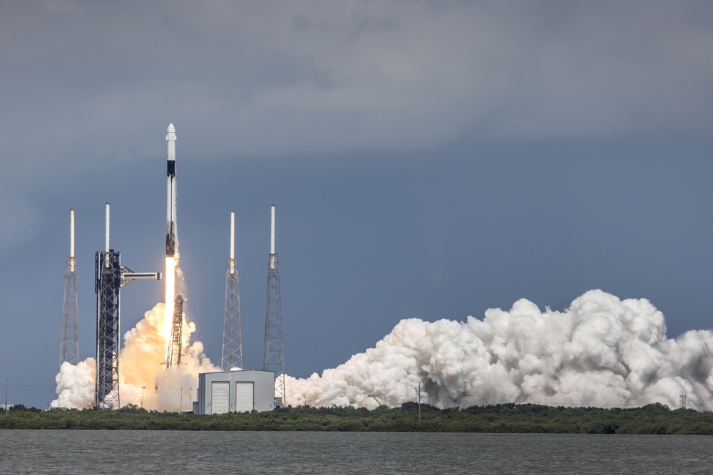 SpaceX lança missão para resgatar astronautas presos em estação espacial