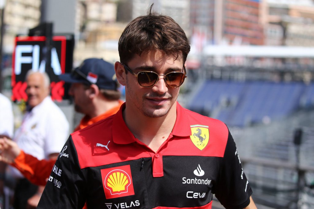 Em treino marcado por acidentes, Charles Leclerc conquista pole em Mônaco
