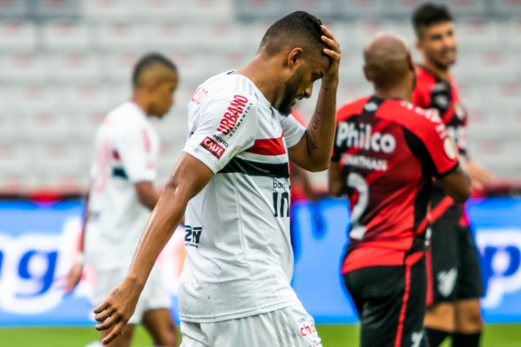Após tropeços, São Paulo vê chances de ser campeão do Brasileiro diminuírem