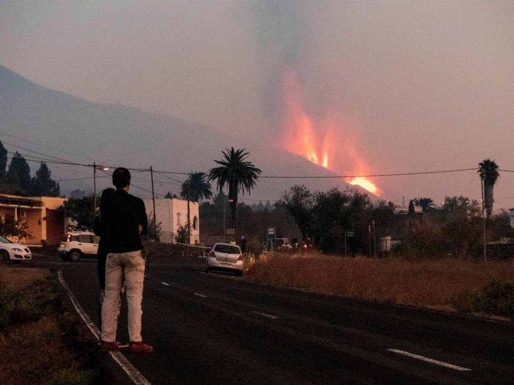 Erupção nas Canárias: Governo espera piora na qualidade do ar após encontro da lava com o mar