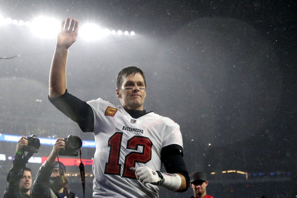 Tom Brady, o maior jogador da história da NFL, se aposenta do futebol americano