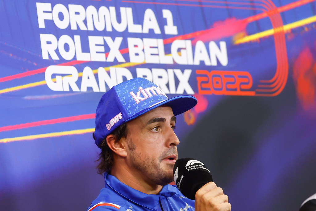 Após chamar Hamilton de ‘idiota’, Alonso minimiza batida no GP da Bélgica: ‘Acontece’  