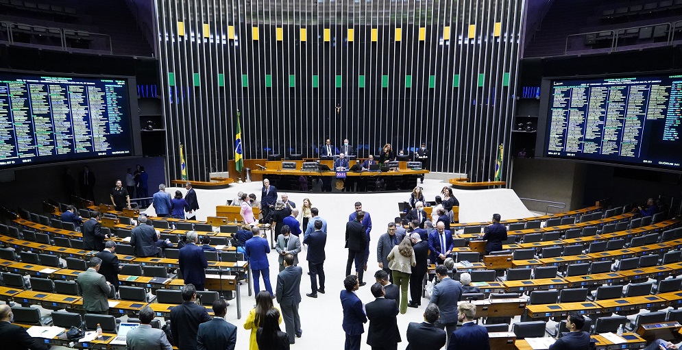 Câmara aprova aumento salarial e ministros do Supremo poderão receber mais de R$ 45 mil