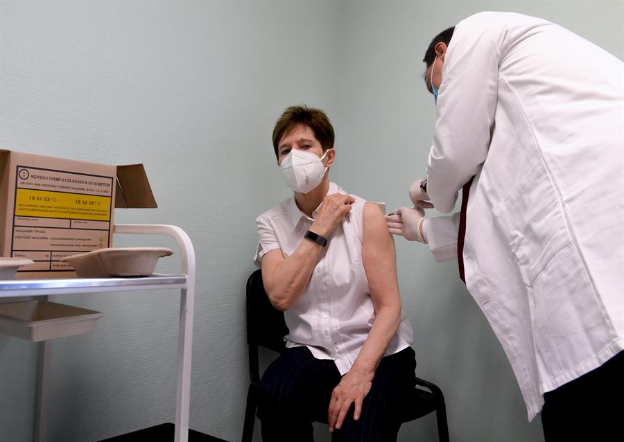 Hungria se torna o primeiro país da UE a iniciar vacinação contra a Covid-19