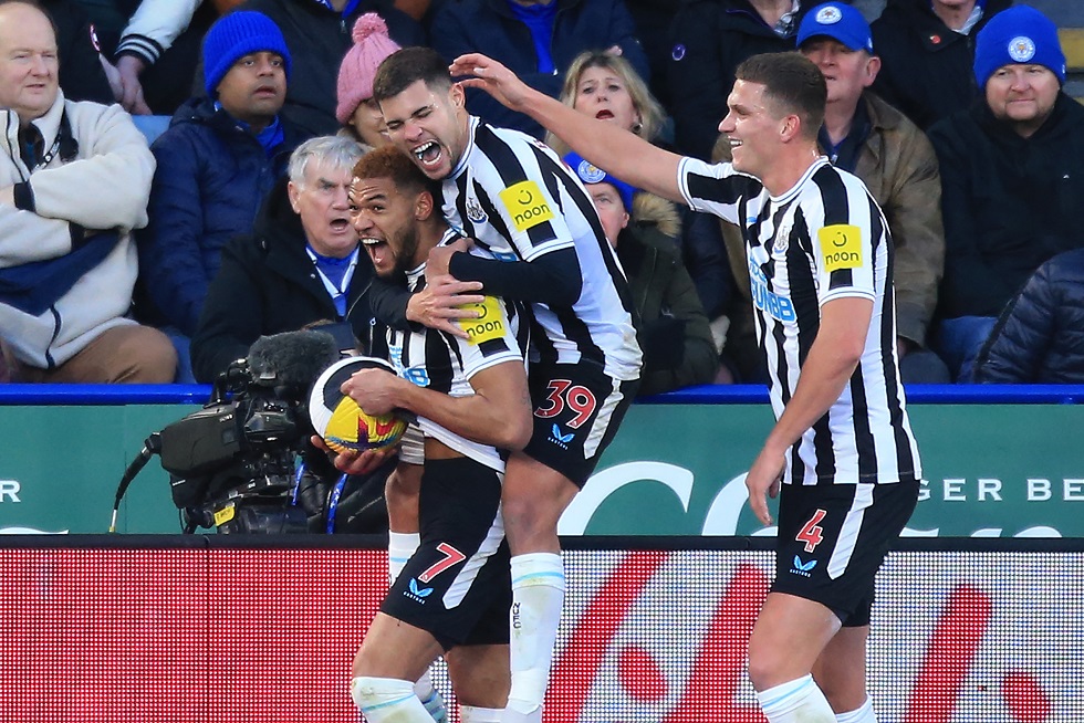 Newcastle vence Leicester com brilho de brasileiros e assume vice-liderança do Inglês