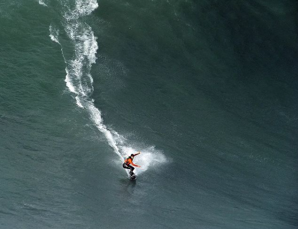 Maya Gabeira fica em segundo em premiação de ondas gigantes da World Surf League