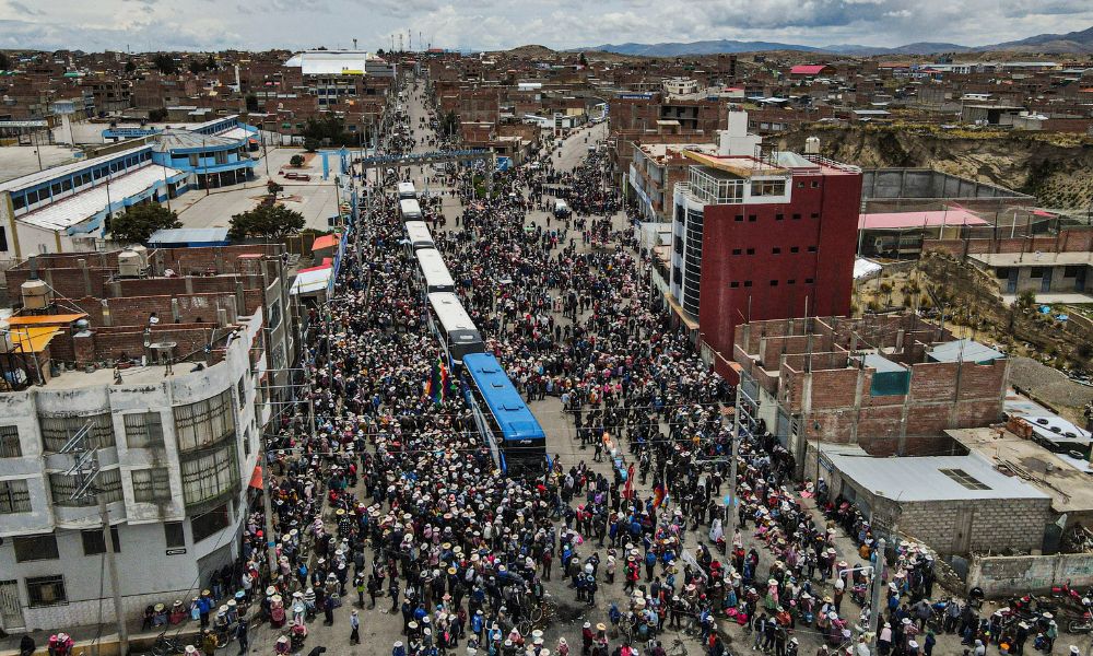Manifestantes planejam tomar Lima para pedir a renúncia da presidente do Peru
