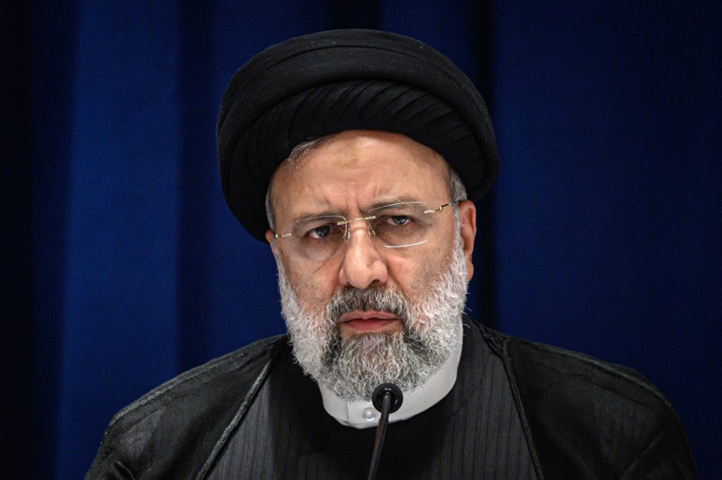 Irã diz que helicóptero do presidente pegou fogo após queda e descarta hipótese de ato criminoso