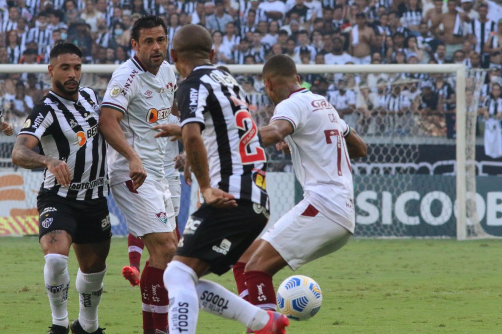 Fluminense marca reunião com CBF para reclamar da arbitragem após derrota para o Atlético-MG