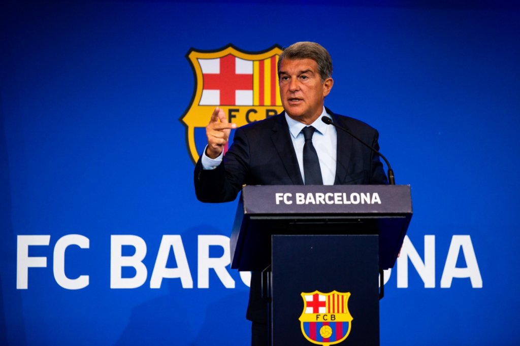 Presidente do Barcelona revela dívida bilionária e cita Neymar para atacar antecessor