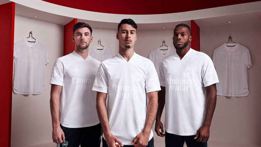 Arsenal usará uniforme totalmente branco na Copa da Inglaterra em campanha contra a violência