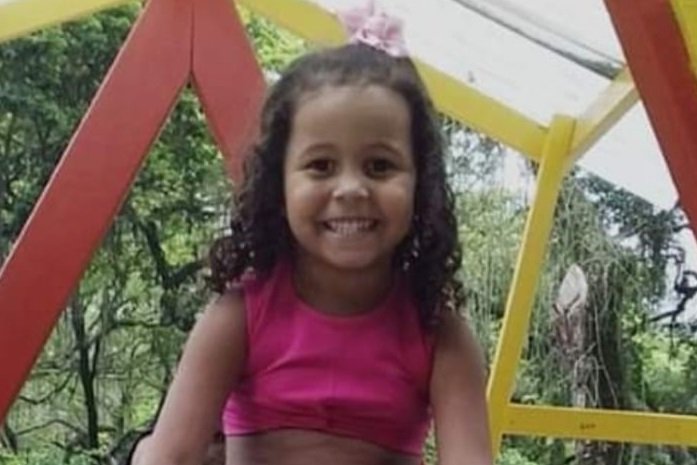 ‘Minha filha morreu salvando o irmão’, diz mãe de menina de 5 anos morta em operação da PM no RJ