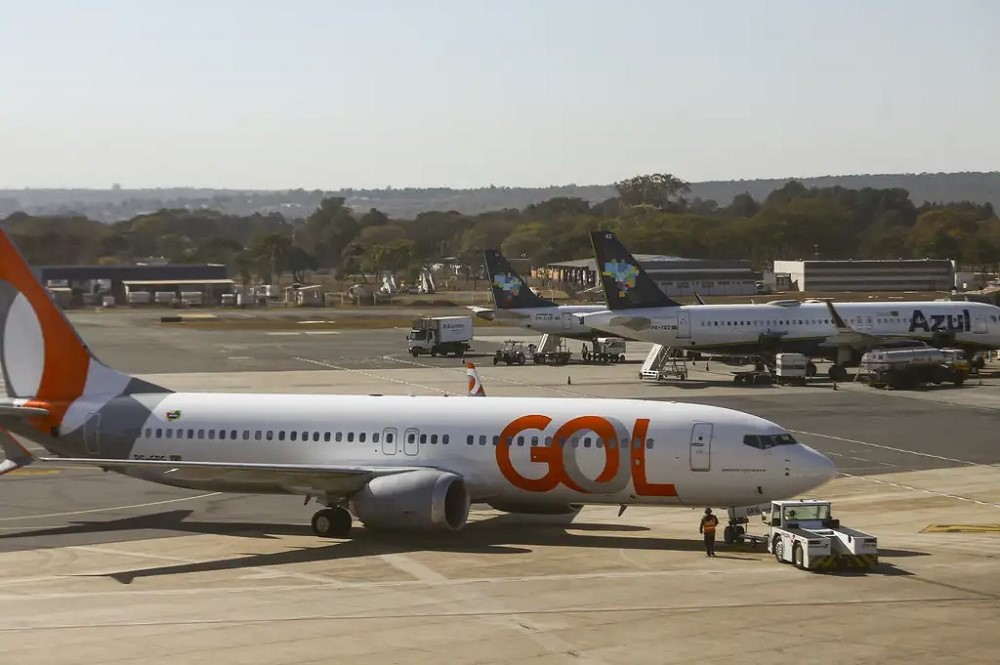 Avião da Gol faz pouso de emergência na Base Aérea de Canoas durante Ciclone Biguá