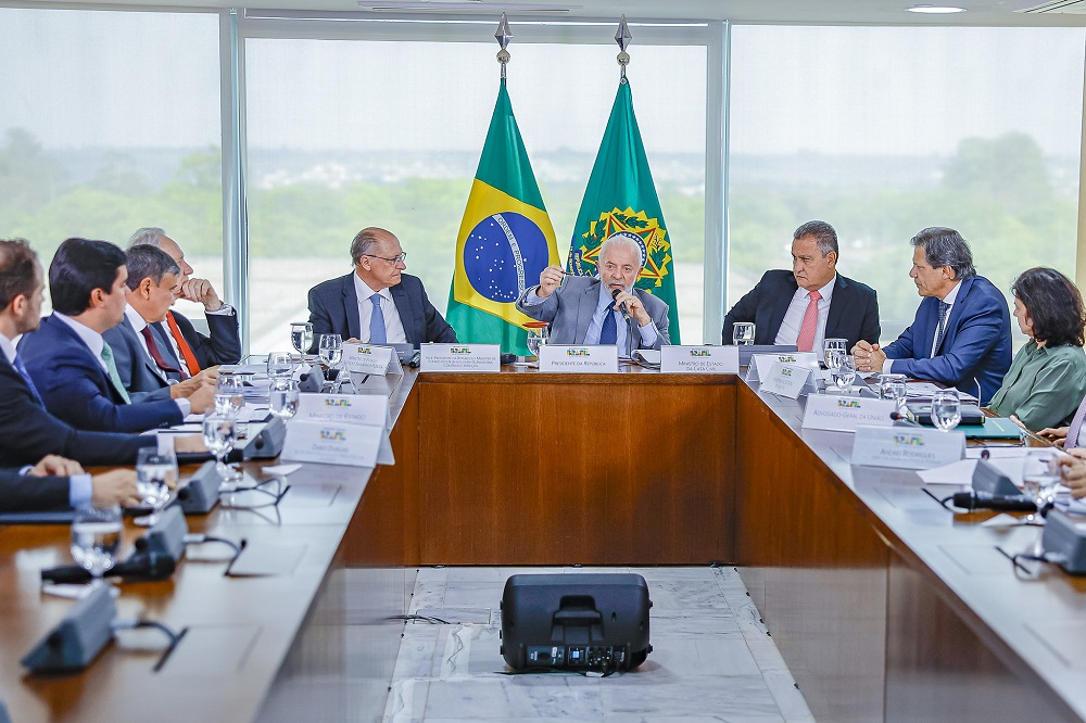 Lula retira urgência de projeto de reforma tributária no Senado